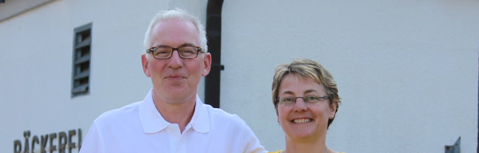 Klaus und Andrea Peter vor ihrer Inselbäckerei